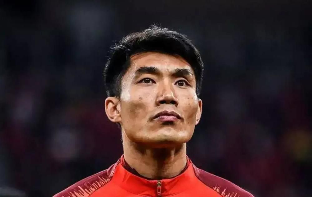 经历了在桑普和萨勒尼塔纳的租借生涯后，他被热那亚以先租后买的方式签下。